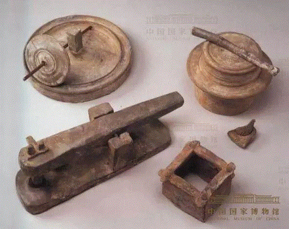 唐陶磨、陶碾、陶碓和陶井栏，1954年山西省长治市王琛墓出土，现藏于国家博物馆,古人的身后事：陶瓷明器简史,明器,古人,身后,陶瓷,模型,随葬品,制度,河南博物院,陶器,礼器
