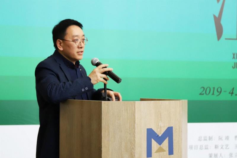 刘海粟美术馆副馆长靳文艺致开幕式导入语,【展讯】“意象江南：庆祝新中国成立七十周年艺术大展”在刘海粟美术馆开幕,展讯,刘海粟美术馆,江南,意象,油画,教授,苏州美术馆,开幕式,鸿美术馆,江苏