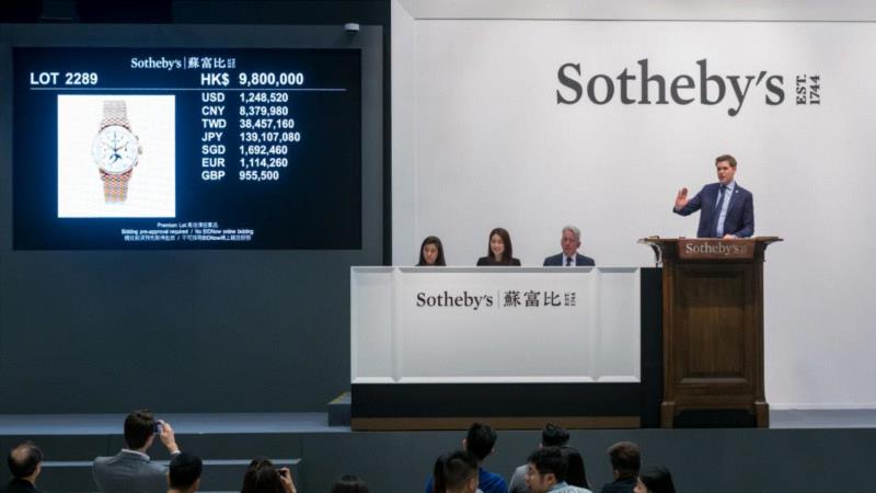 蘇富比钟表部环球主管庄瀚森（Sam Hines）表示：「本场两枚重要拍品，包括传世约10枚的百达翡丽