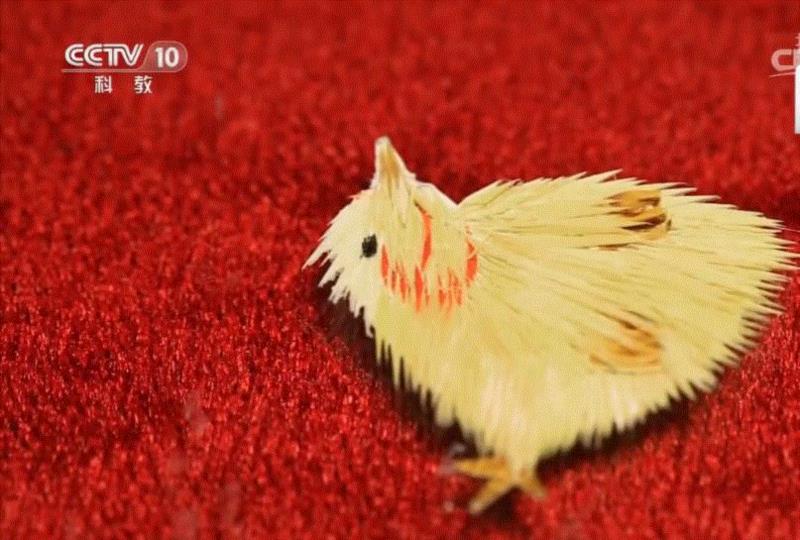 工艺丨他把1根麦秆剪了300刀，竟然卖出28万天价,麦秆,工艺,方志伟,麦秆画,工作室,手艺,潮州,工序,后面,红色