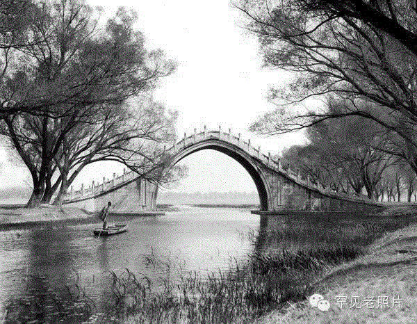     1924年，北京，颐和园玉带桥。西德尼·甘博/摄。,文艺 ▎1年1张，100年北京,天坛,故宫,颐和园,刘英毅,正阳门,城墙,燕京大学,日军,马克,吕布