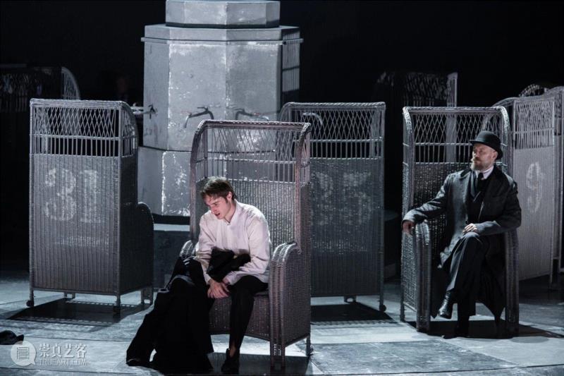 舞台上的“轮盘赌” | 瓦列里·福金《零祈祷》,轮盘,舞台,瓦列里·福金,零祈祷,赌徒,陀思妥耶夫斯基,福金,俄罗斯,剧院,瓦列里