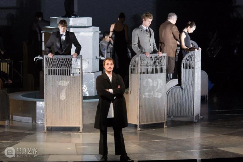 舞台上的“轮盘赌” | 瓦列里·福金《零祈祷》,轮盘,舞台,瓦列里·福金,零祈祷,赌徒,陀思妥耶夫斯基,福金,俄罗斯,剧院,瓦列里