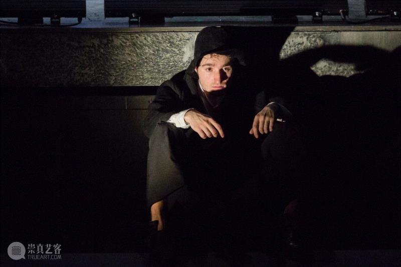 舞台上的“轮盘赌” | 瓦列里·福金《零祈祷》,轮盘,舞台,瓦列里·福金,零祈祷,赌徒,陀思妥耶夫斯基,福金,俄罗斯,剧院,瓦列里