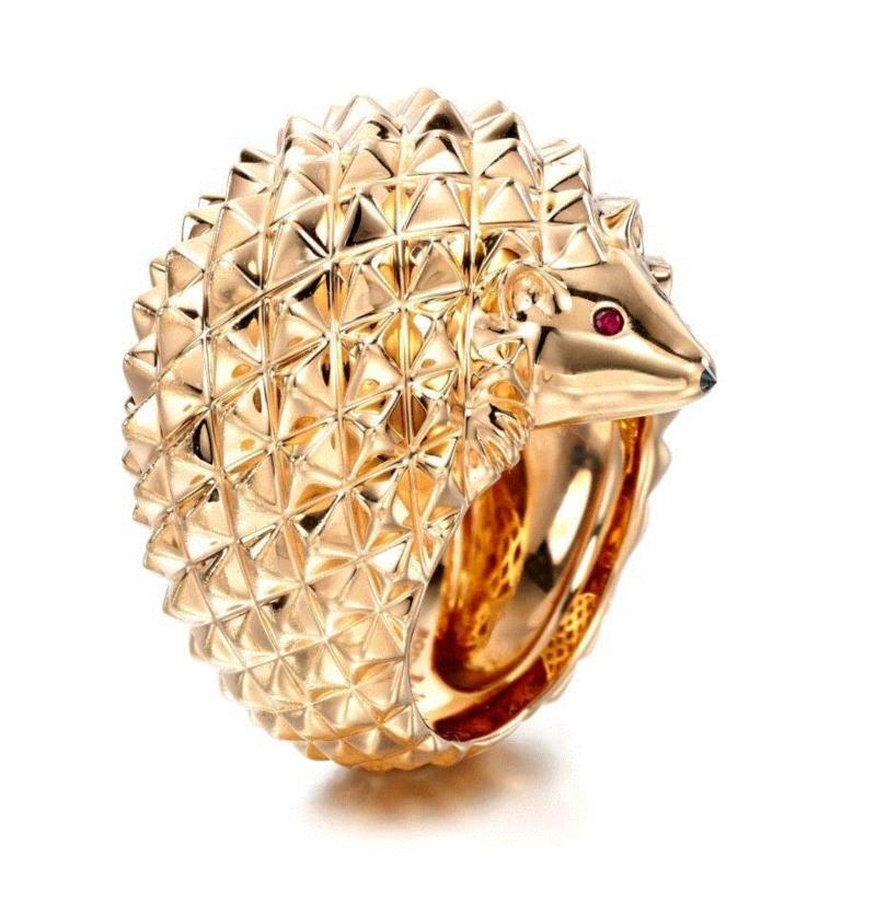 红宝石「刺猬Hans」戒指，Boucheron。 ,【网上专场】女士必备的十件珠宝首饰,珠宝,首饰,女士,网上,钻石,宝石,项链,耳环,手链,珍珠