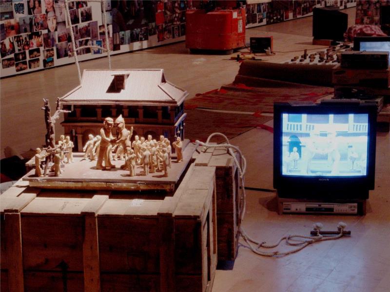 《乌托邦机器》，2002,客厅FM | 周啸虎：艺术家是一个引擎,周啸虎,客厅,引擎,动画,集训营,录像,节目,地上,童真,说艺术