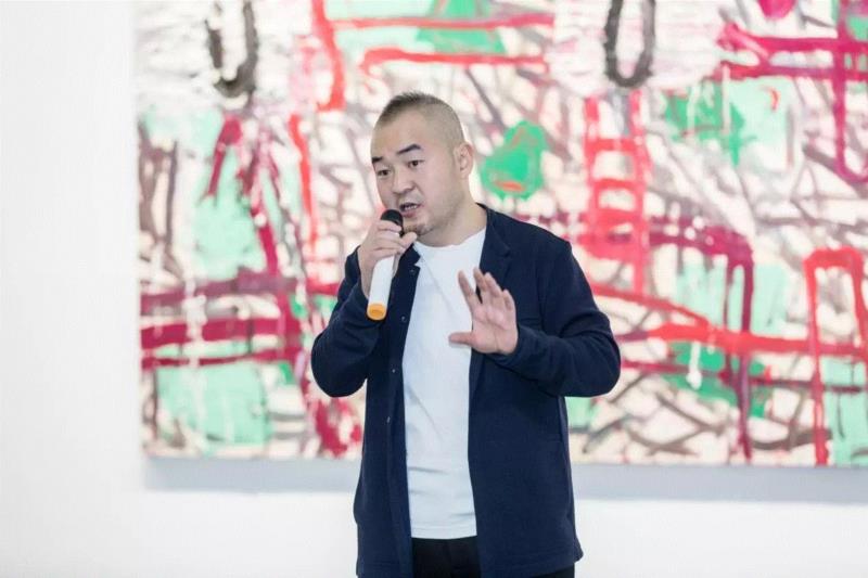 白盒子艺术馆馆长孙永增发言,多元之下，边缘化的绘画重新激活——当代绘画的五个个案 | 亚洲艺术 · 现场,绘画,之下,亚洲,媒介,杨劲松,厦门磐基艺术馆,开幕式,符号,差别,白盒子艺术馆