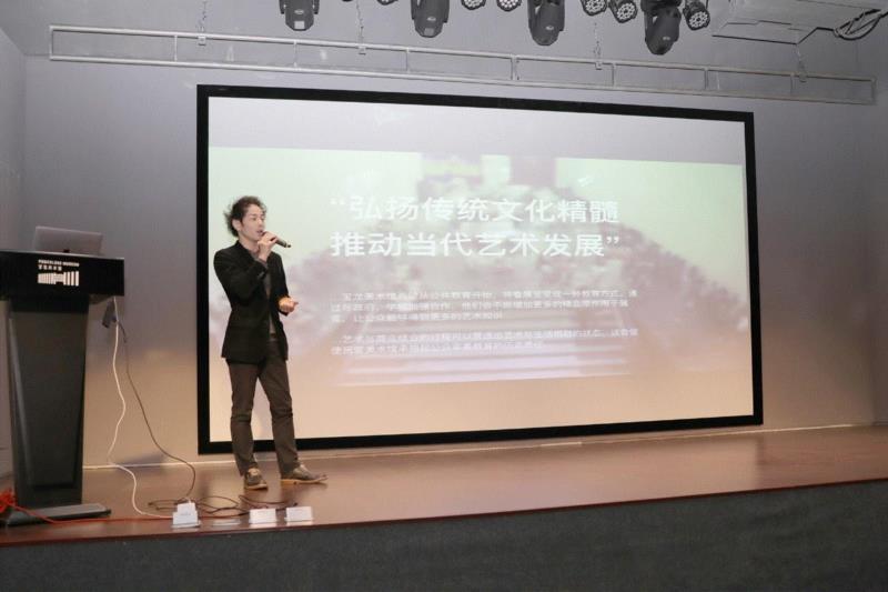 上海宝龙美术馆副馆长 吕美仪先生,PowerLong 约 | “飞翔计划”美术馆，给美育插上翅膀,美术馆,Power,Long,美育,宝龙美术馆,乡村,上海宝龙美术馆,中小学,吕美仪,公教