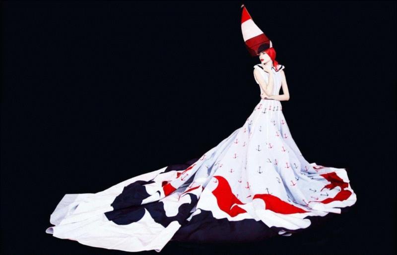 这位“好色”的摄影师，将时装拍出油画之美,油画,时装,摄影师,Eric,下一张照片,魔法师,售价,浪漫主义,Heck,ELLE