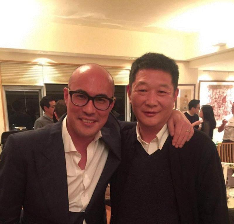 仇国仕（苏富比亚洲区总裁）与艺术家赵梦,展位1B01 | 香港巴塞尔索卡艺术参展艺术家 - 赵梦,索卡,赵梦,展位,巴塞尔,香港,陶瓷,雕塑,陶艺,祥云,意大利