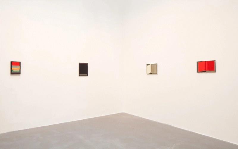 展览现场，刘野参展第57届威尼斯双年展主题展《艺术万岁》，2017,新闻 | 卓纳画廊宣布代理艺术家刘野,刘野,卓纳,丙烯,书本,蒙德里安,绘画,威尼斯双年展,香港,文学,包豪斯