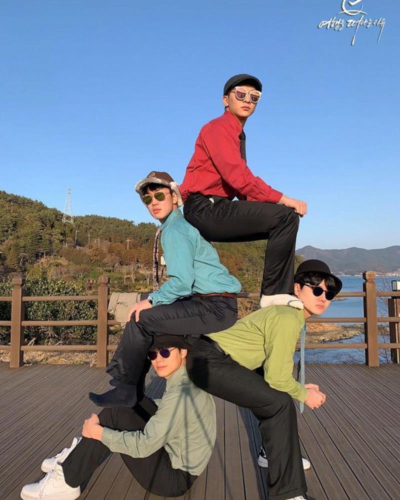 最近比较火的合影姿势，必须学会！,姿势,近期,合影,人体,星星,广场舞,老太太,五个人,腰腿,多米诺骨牌