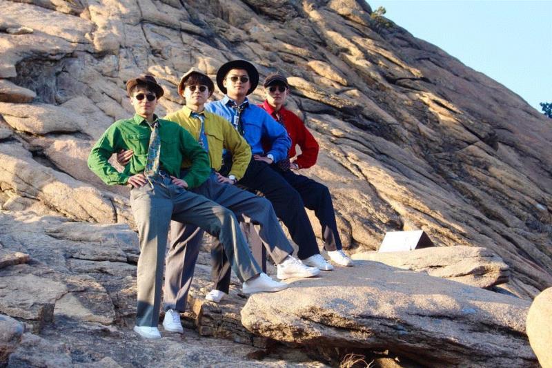 搞笑完毕，现在来点高难度的，摄影师Woodcox，最近在社交网上发布了他用2年时间拍摄的超现实摄影，