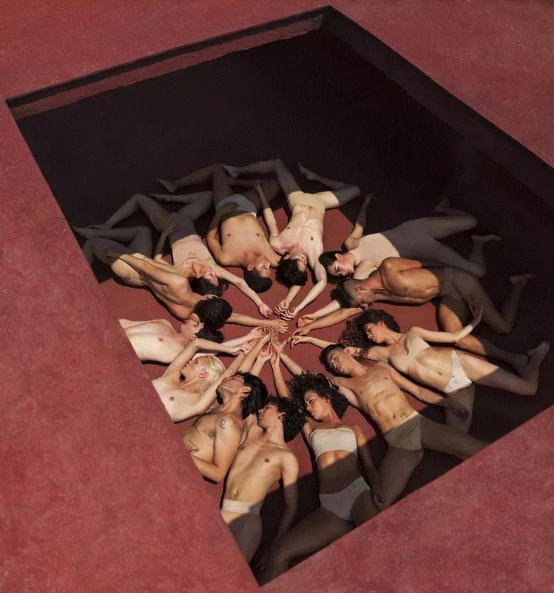 最近比较火的合影姿势，必须学会！,姿势,近期,合影,人体,星星,广场舞,老太太,五个人,腰腿,多米诺骨牌