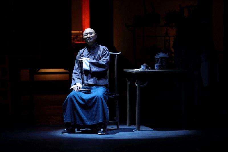 摄影:王小京,开票 | 唱念做打演历史,陈佩斯、杨立新上海大剧院筑《戏台》,戏台,陈佩斯,杨立新,上海大剧院,舞台,喜剧,话剧,编剧,导演,人物