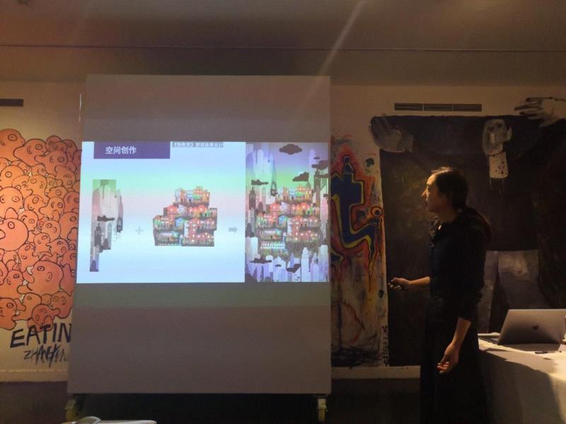 主讲人与大家分享自己的作品,回顾RECAP | MoCA城市记忆系列工作坊现场,工作坊,RECAP,MoCA,城市记忆,记忆,MoCA君,建筑,票价,李悦娟,伊朗