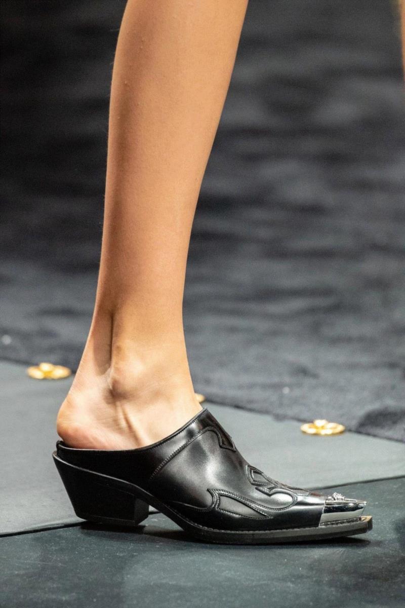 【IFA-时尚资讯】游走在不完美和完美的边缘,IFA,资讯,多纳泰拉,范思哲,perfection,多纳泰拉范思哲,音乐,衣服,服装,黑色