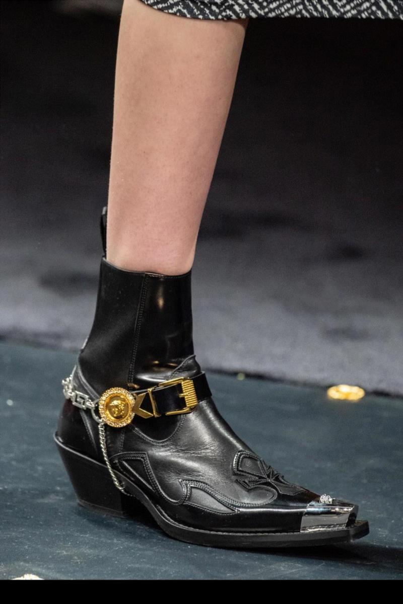 【IFA-时尚资讯】游走在不完美和完美的边缘,IFA,资讯,多纳泰拉,范思哲,perfection,多纳泰拉范思哲,音乐,衣服,服装,黑色