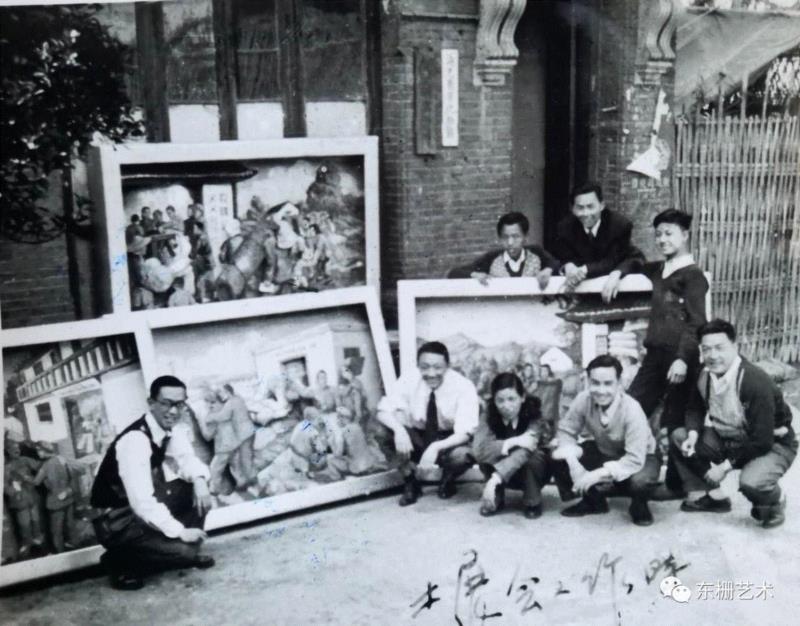 上世纪40年代末胡曰龙（右二）在费伯夷（左一）的艺风画室当学徒,【东栅艺术论坛】遇见胡曰龙老师 (修订版),胡曰龙,东栅,修订版,胡老师,油画,画室,美院,水彩,教授,艺风