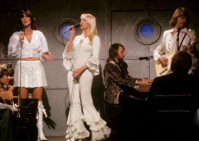 其实香奈儿并不适合我……,香奈儿,喇叭裤,时尚,女性,服饰,音乐剧,衣服,帽子,妈妈咪呀,高跟鞋