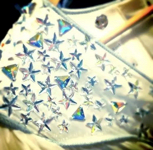 其实香奈儿并不适合我……,香奈儿,喇叭裤,时尚,女性,服饰,音乐剧,衣服,帽子,妈妈咪呀,高跟鞋