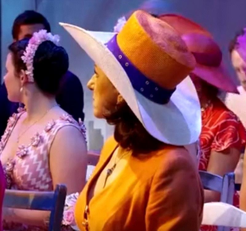 其实香奈儿并不适合我……,香奈儿,喇叭裤,时尚,女性,服饰,音乐剧,衣服,帽子,妈妈咪呀,高跟鞋