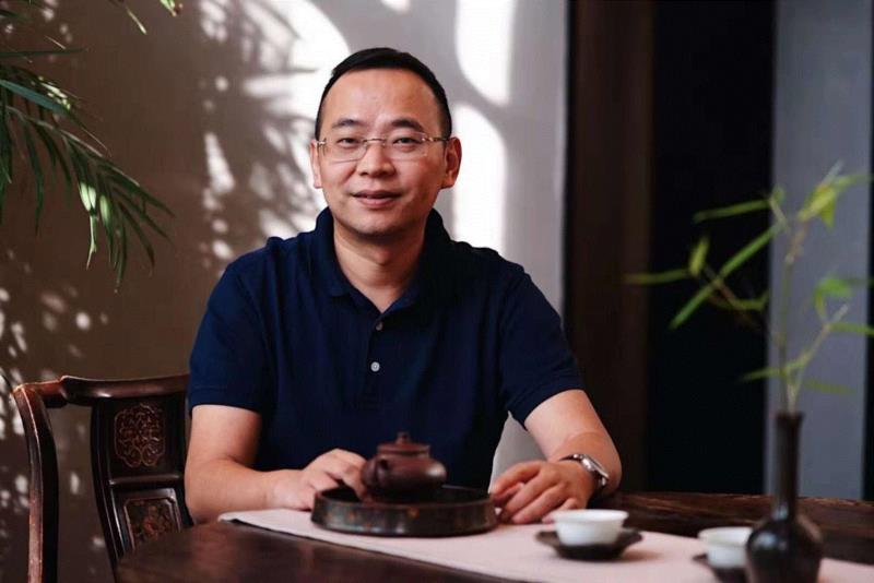 设计与艺术｜颜为昕：设计师在做产品，而艺术家在做作品,颜为昕,设计师,深圳,案例,建筑,思路,策展人,民生,双年展,服装