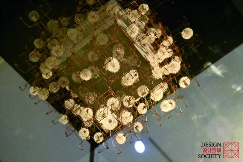 设计与艺术｜颜为昕：设计师在做产品，而艺术家在做作品,颜为昕,设计师,深圳,案例,建筑,思路,策展人,民生,双年展,服装