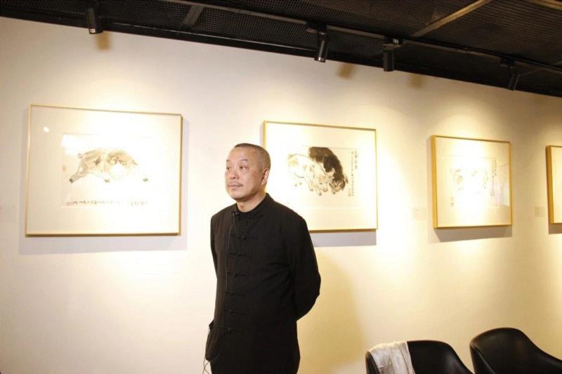 本色现场回顾 | 逐--陈湘波己亥生肖作品选,陈湘波,生肖,本色,关山月美术馆,开幕式,越众,本色空间,明信片,坐者,元宵