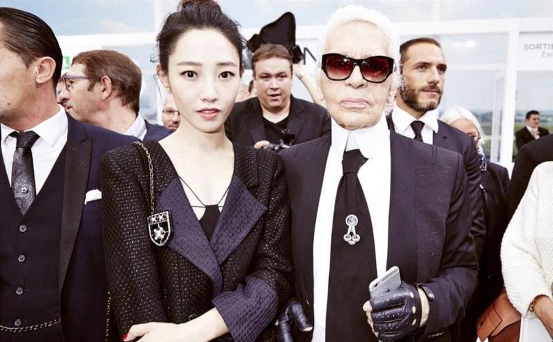 2016年,老佛爷的斜杠人生：同性恋/毒舌/设计巨擘/减肥作家/明星推手...,老佛爷,斜杠,同性恋,毒舌,巨擘,作家,推手,Chanel,时尚,Lagerfeld