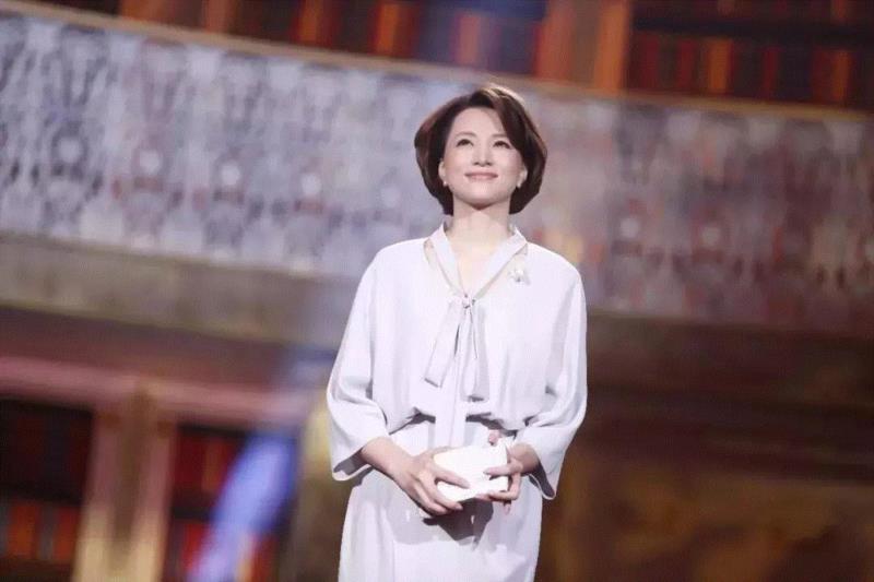 专辑 ▎“老佛爷”藏书30万，郭德纲家有图书馆：爱读书的人，有多可怕！,郭德纲,藏书,专辑,老佛爷,图书馆,董卿,郭麒麟,喻恩泰,书房,当初