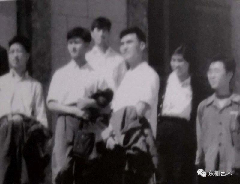 于长拱老师（右三）带领胡曰龙（左二）等美院油画系同学于北京写生&nbsp; 1959年,【东栅艺术论坛】遇见胡曰龙老师,胡曰龙,东栅,胡老师,油画,画室,美院,水彩,教授,艺风,南湖
