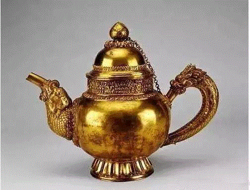 ▲清乾隆·银镀金龙柄奶茶壶,乾隆皇帝喝奶茶吗？,奶茶,乾隆皇帝,乾隆,皇帝,清宫,多穆壶,游牧民族,饮料,贵妃,泉水