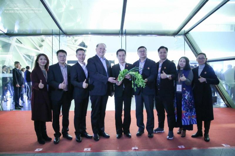 演出前,邀请广州工人醒狮协会举行了采青仪式,寓意瑞气临门、吉祥如意。传统的采青仪式吸引了大批观众、市