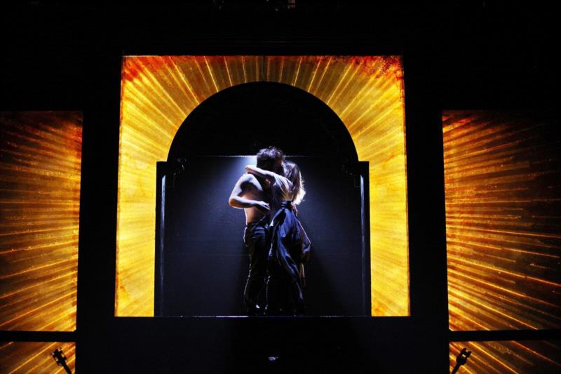 剧汇丨英国皇家莎士比亚剧院《罗密欧与朱丽叶》设计手稿集,莎士比亚,皇家,剧院,罗密欧与朱丽叶,英国,设计手稿集,男女,版本,手稿,悲剧