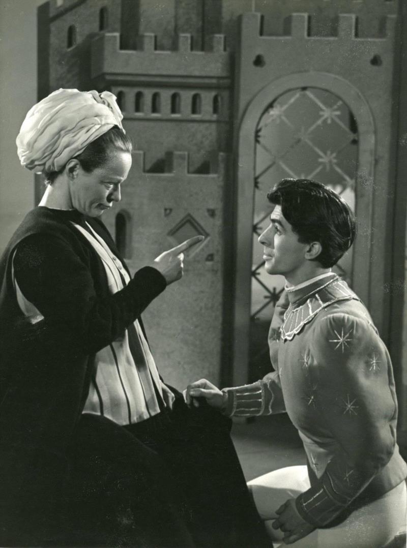 剧汇丨英国皇家莎士比亚剧院《罗密欧与朱丽叶》设计手稿集,莎士比亚,皇家,剧院,罗密欧与朱丽叶,英国,设计手稿集,男女,版本,手稿,悲剧