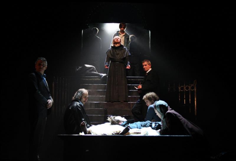 剧汇丨英国皇家莎士比亚剧院《罗密欧与朱丽叶》设计手稿集,莎士比亚,皇家,剧院,罗密欧与朱丽叶,英国,设计手稿集,男女,版本,手稿,悲剧