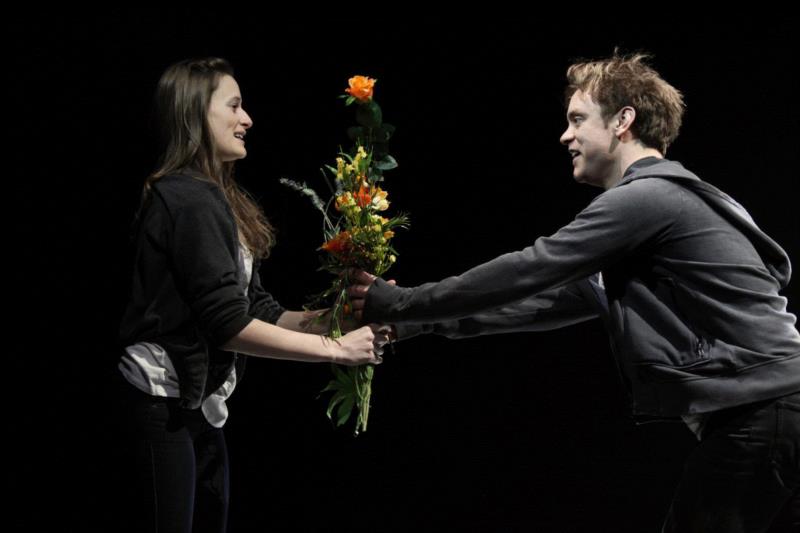 剧汇丨英国皇家莎士比亚剧院《罗密欧与朱丽叶》设计手稿集,莎士比亚,皇家,剧院,罗密欧与朱丽叶,英国,设计手稿集,男女,版本,手稿,悲剧