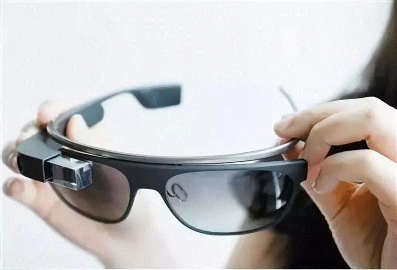 VR｜近视眼变成了优势？这发明能把眼镜片变成显示屏！,眼镜片,显示屏,近视眼,本文,creative,原作者,英特尔,Vault,专利,科幻