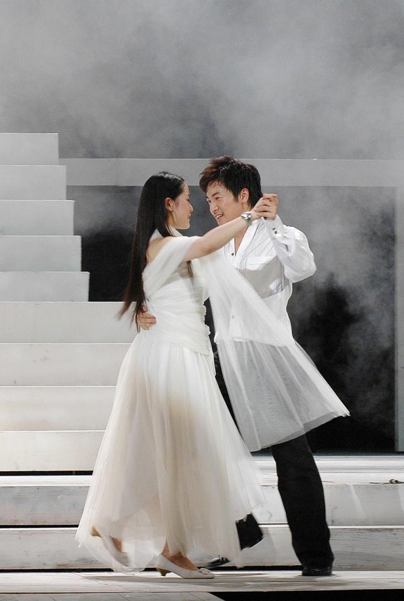 老照片 | 菊花香,老照片,话剧,菊花香,美琪大戏院,祖忠人,商鞅,金大班,我和春天有个约会,下方,上海话剧艺术中心