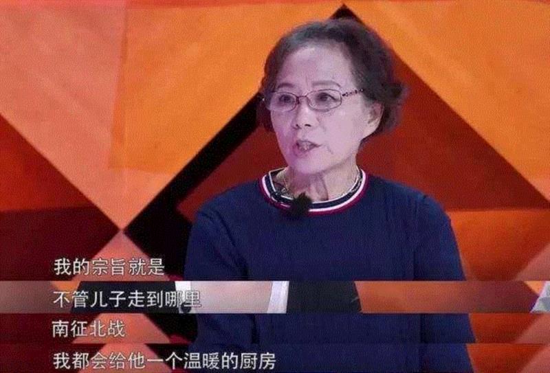Papi酱言论引争议:“自私”的人生有多爽?,Papi酱,言论,伴侣,儿子,妈妈,女儿,前面,爸爸,papi酱,朱雨辰