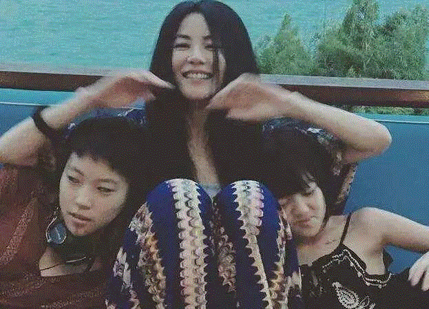 Papi酱言论引争议:“自私”的人生有多爽?,Papi酱,言论,伴侣,儿子,妈妈,女儿,前面,爸爸,papi酱,朱雨辰