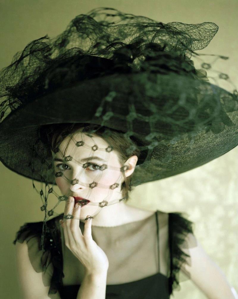 她是女版德普，好莱坞的疯子，被称为英伦玫瑰却喜欢扮巫婆！,疯子,英伦,德普,好莱坞,巫婆,海伦娜,电影,英国,贵族,戏剧