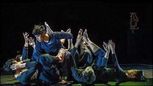 此剧无声胜有声|绿叶剧团2019巡演开启,剧团,绿叶,此剧,戏剧节,香港,肢体,戏剧,狂人,黄俊达,导演