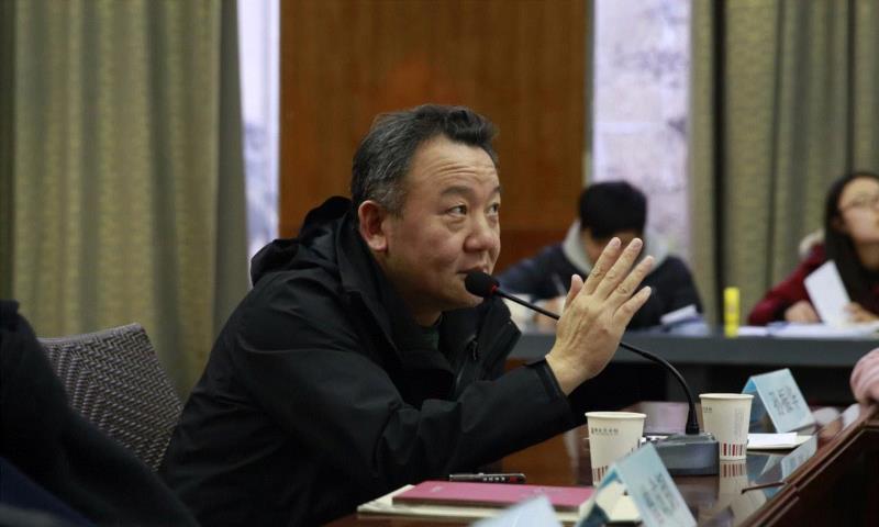 (中国雕塑学会副会长兼秘书长、中国美术学院教授孙振华在会议中发言),“中国姿态·第五届中国雕塑展”正式启动!,姿态,中国雕塑展,中国雕塑学会,曾成钢,傅中望,副会长,冀少峰,雕塑展,雕塑,工作会议