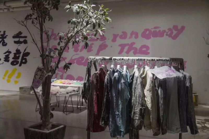 HOW夜游 | 独立策展人汪单带你看“喧哗”,HOW夜游,独立策展,汪单,导览,昊美术馆,HOW,讲稿,日期,汪单丨独立策展,美术馆