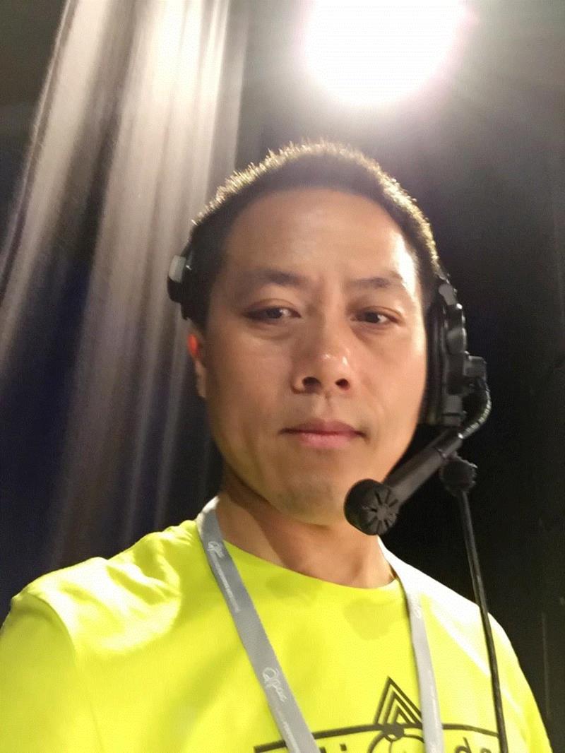 徐先根，上海话剧艺术中心舞美技术设计,心思缜密的舞美技术设计,舞美,心思,徐哥,舞台,工具箱,话剧,箱子,抽屉,工具,上海话剧艺术中心