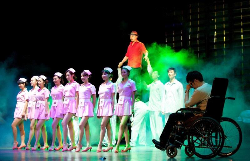 心思缜密的舞美技术设计,舞美,心思,徐哥,舞台,工具箱,话剧,箱子,抽屉,工具,上海话剧艺术中心