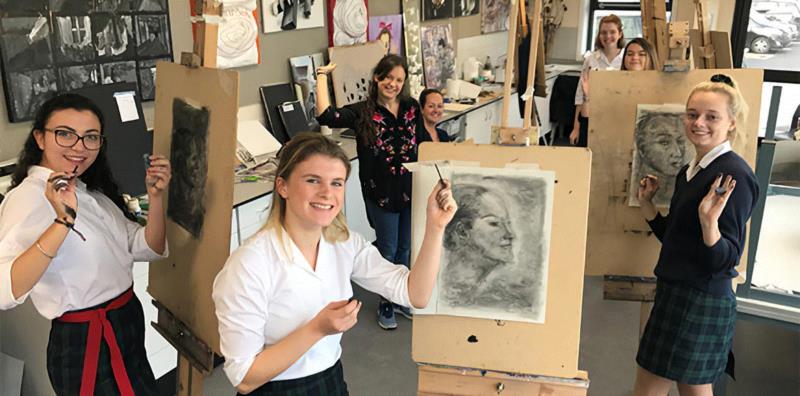 一幅“骗”倒英国皇室的画,放大100倍后,15万人惊了…,英国,皇室,Kemp,眼中,工具,查尔斯,城堡,艺术界,私房,大自然