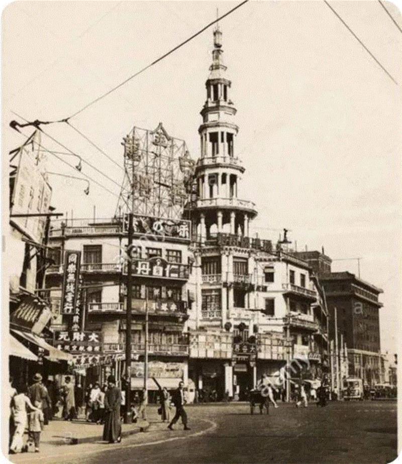 梨园素有“北有长安,南有天蟾”之称。如今位于福州路701号,原为“大新舞台”。 1930年,原位于九